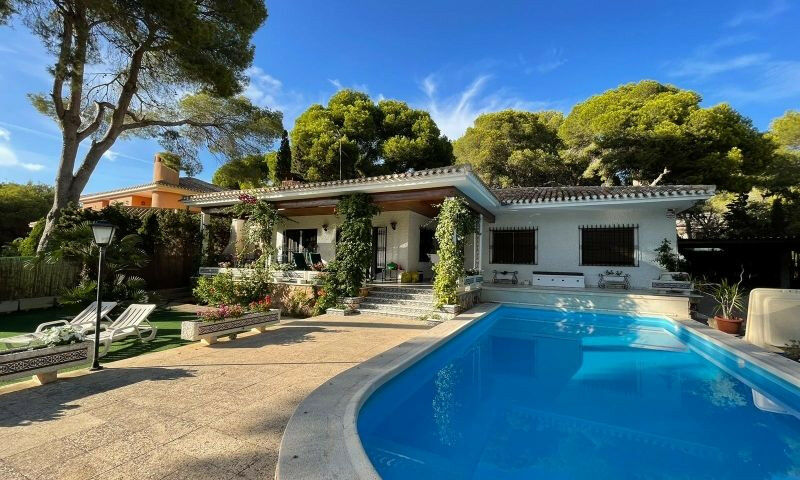 Detached Villa Campoamor Alicante - image 4