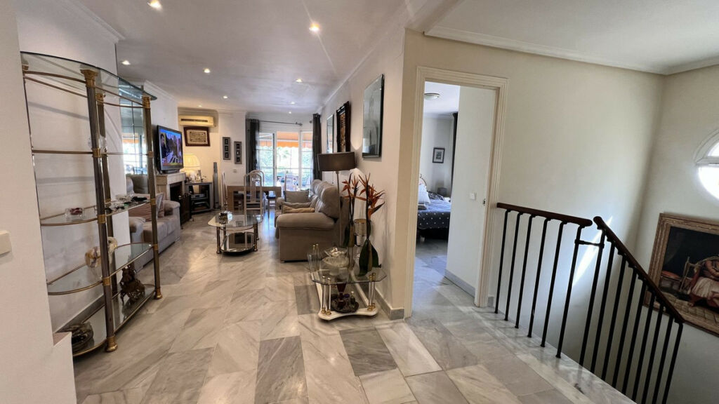 Duplex Nueva Andalucía Málaga - image 4