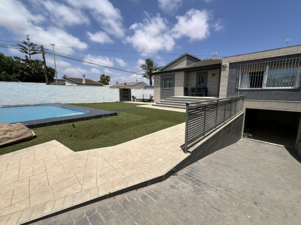 Semi-Detached House Torrevieja Alicante - image 4