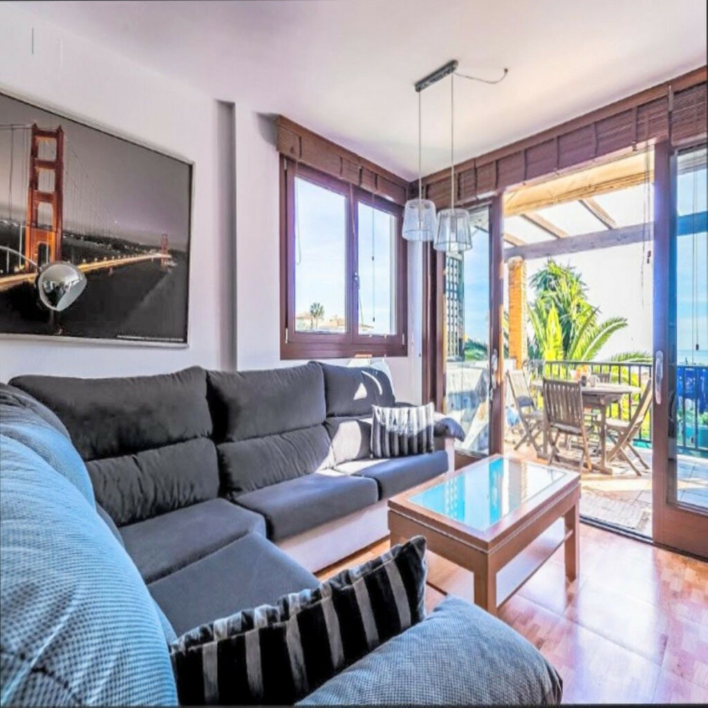 Middle Floor Apartment Estepona Málaga - image 4