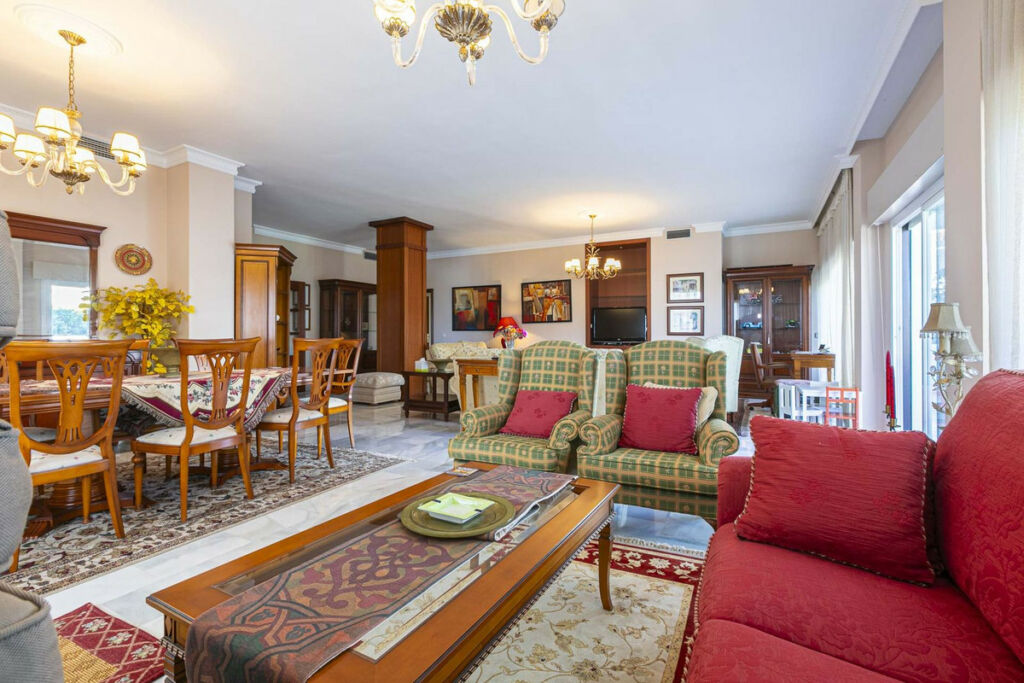 Middle Floor Apartment Nueva Andalucía Málaga - image 4