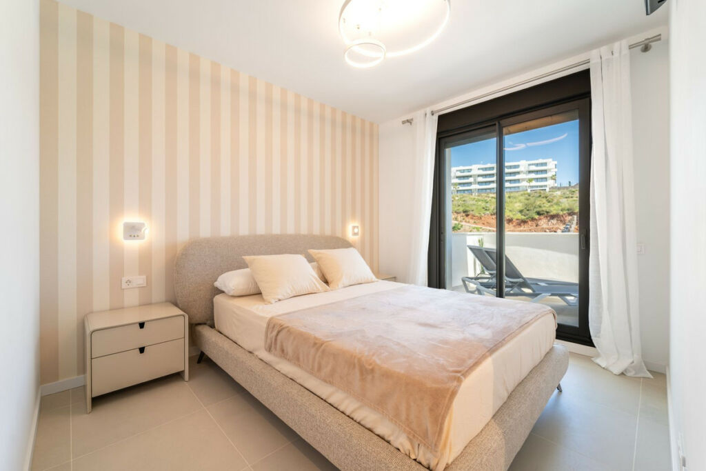 Middle Floor Apartment Fuengirola Málaga - image 4