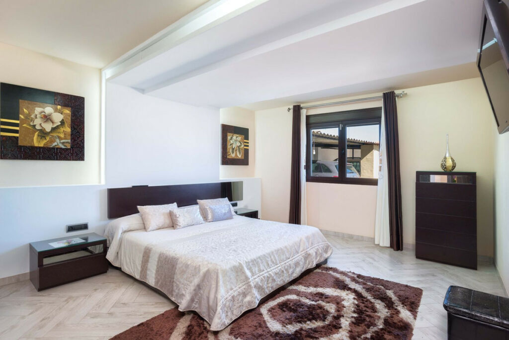 Detached Villa Antequera Málaga - image 4