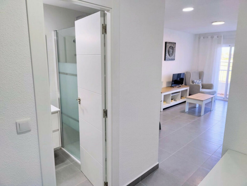 Middle Floor Apartment Punta Prima Alicante - image 4