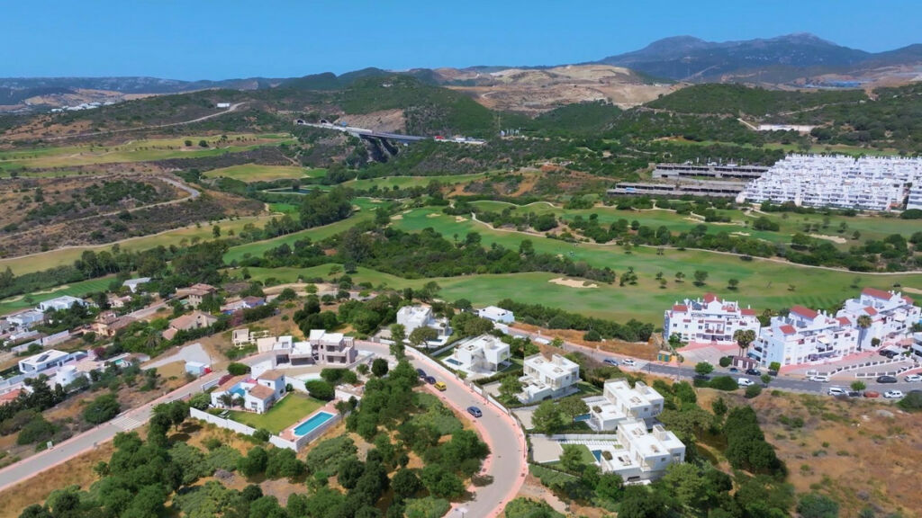 Detached Villa Estepona Málaga - image 4