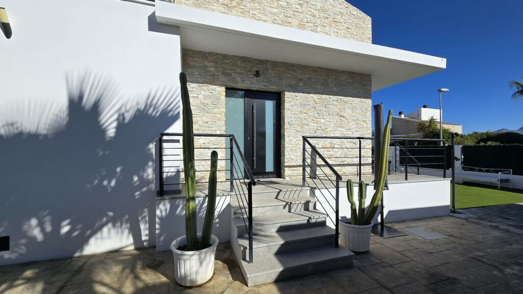 Detached Villa Polop Alicante - image 4