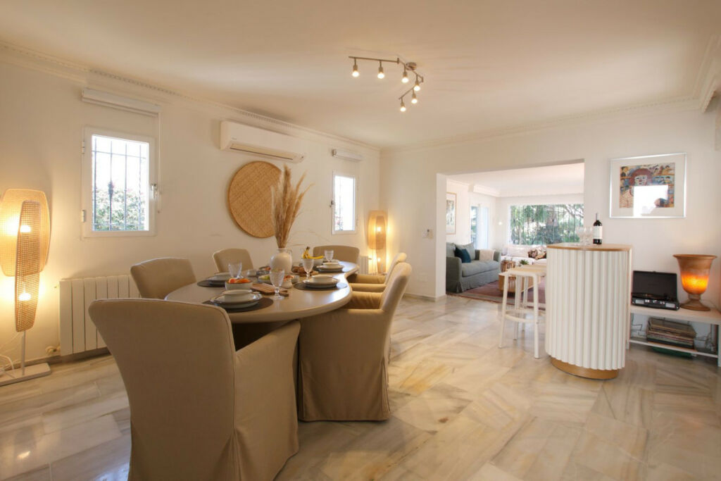 Detached Villa Costabella Málaga - image 4