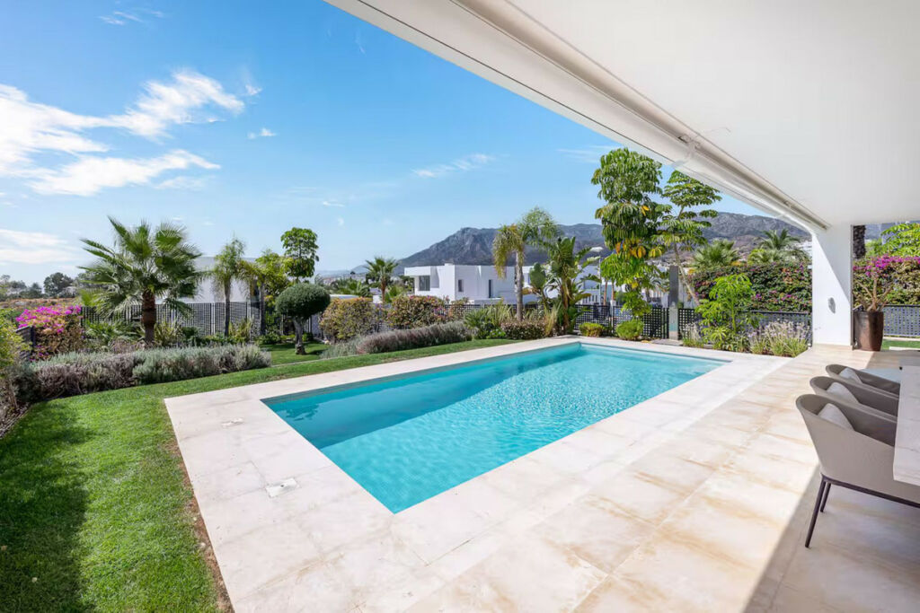 Detached Villa Río Real Málaga - image 4
