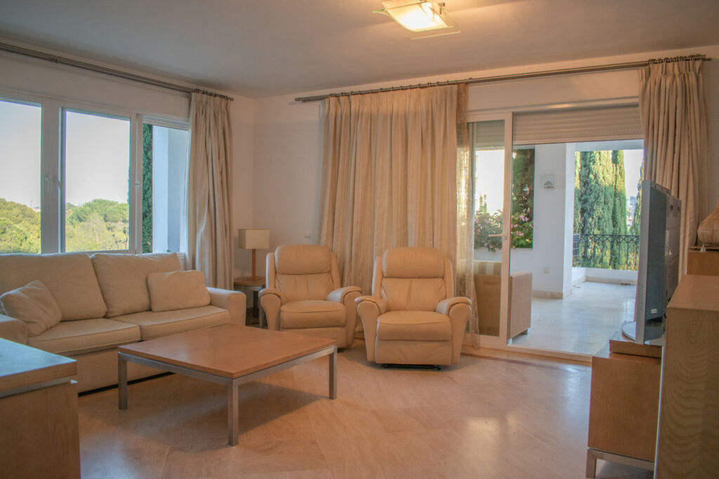 Ground Floor Apartment Río Real Málaga - image 4
