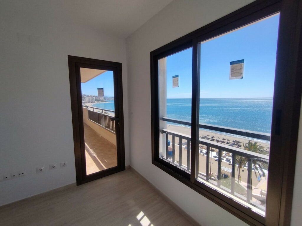 Middle Floor Apartment Fuengirola Málaga - image 4