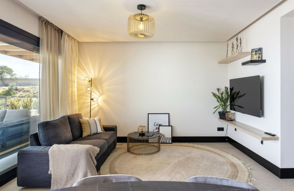 Middle Floor Apartment Nueva Andalucía Málaga - image 4