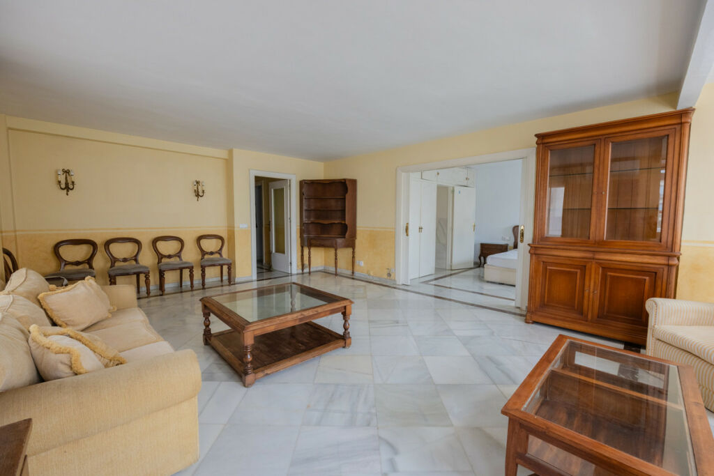 Middle Floor Apartment Marbella Málaga - image 4