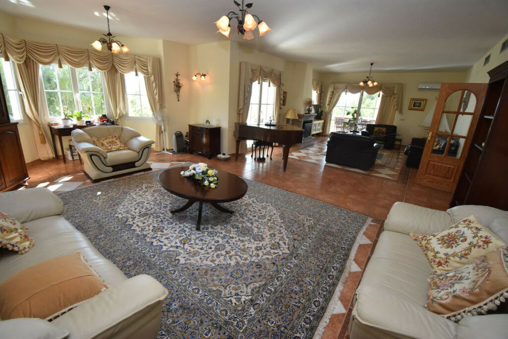 Detached Villa Mijas Málaga - image 4