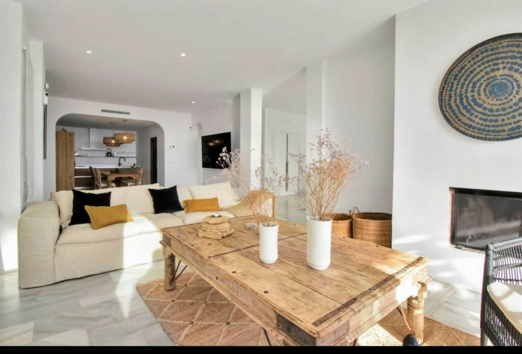 Top Floor Apartment Marbella Málaga - image 4