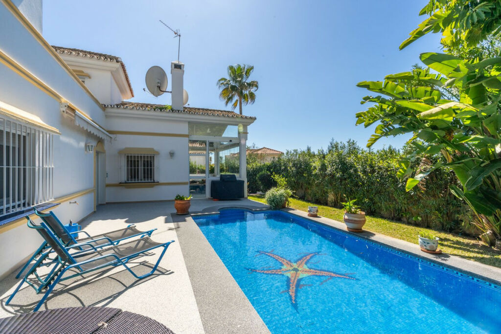 Detached Villa Marbesa Málaga - image 4