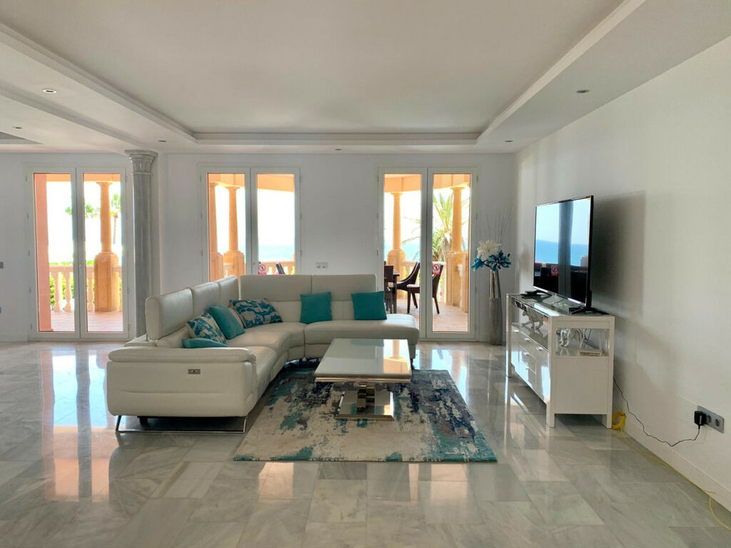 Detached Villa Calahonda Málaga - image 4