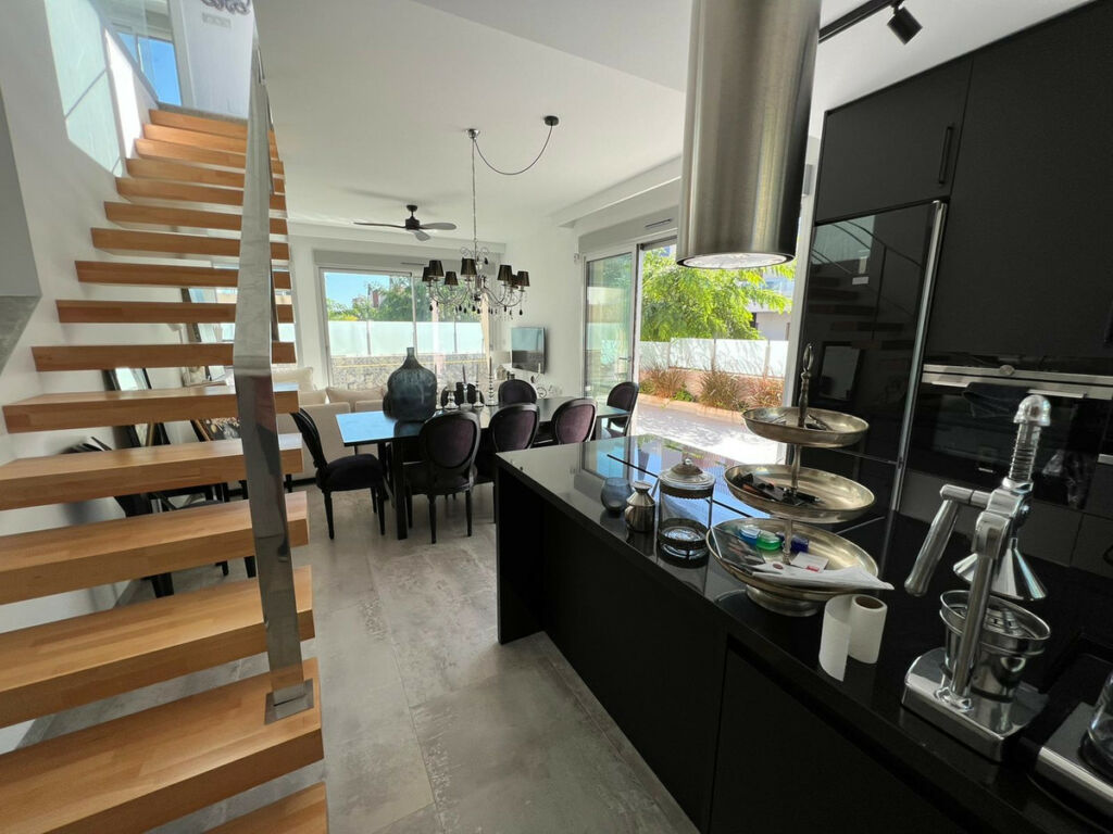 Detached Villa Mil Palmeras Alicante - image 4