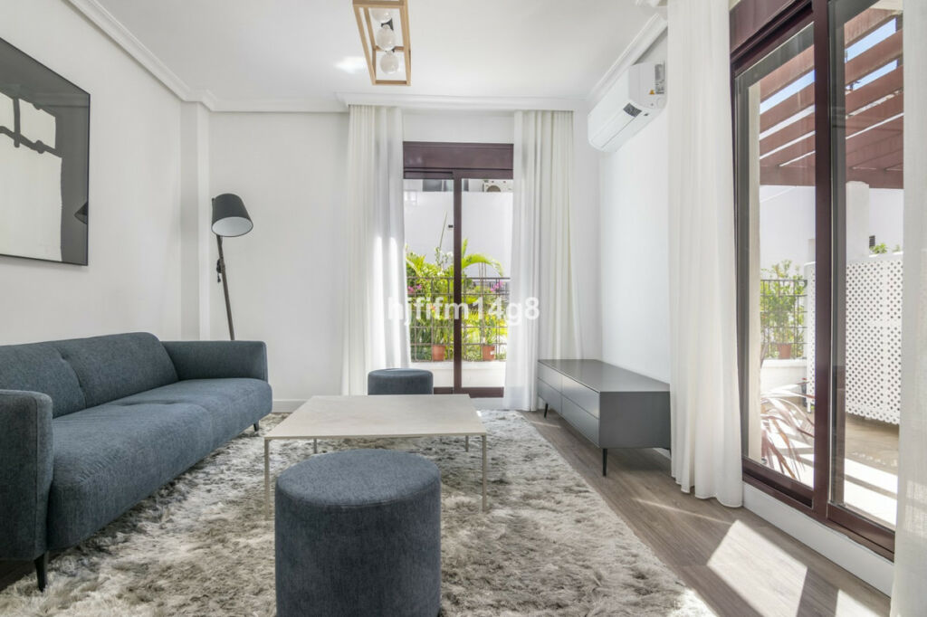 Middle Floor Apartment Nueva Andalucía Málaga - image 4