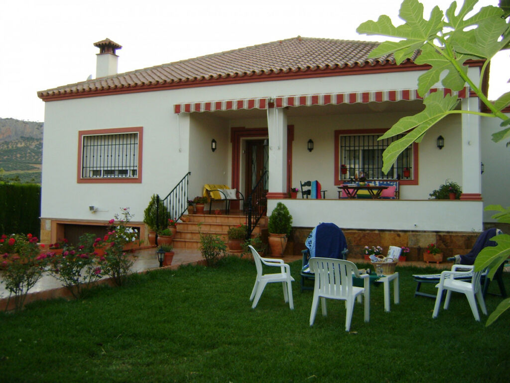 Detached Villa Cuevas del Becerro Málaga - image 4