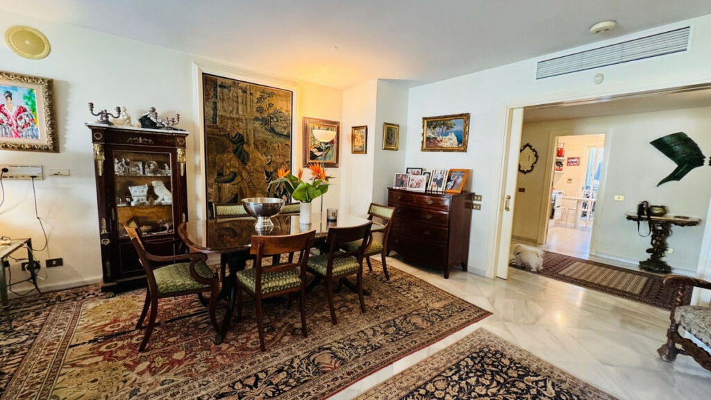 Middle Floor Apartment Puerto Banús Málaga - image 4