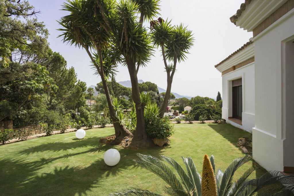 Detached Villa El Madroñal Málaga - image 40