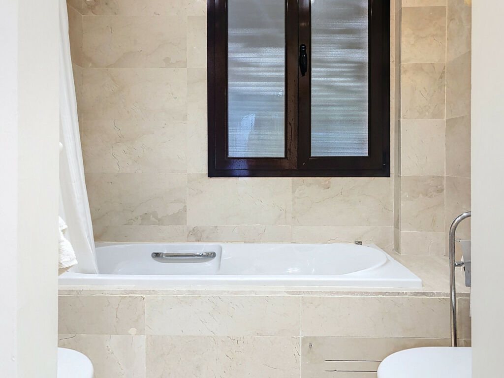 Middle Floor Apartment Estepona Málaga - image 40