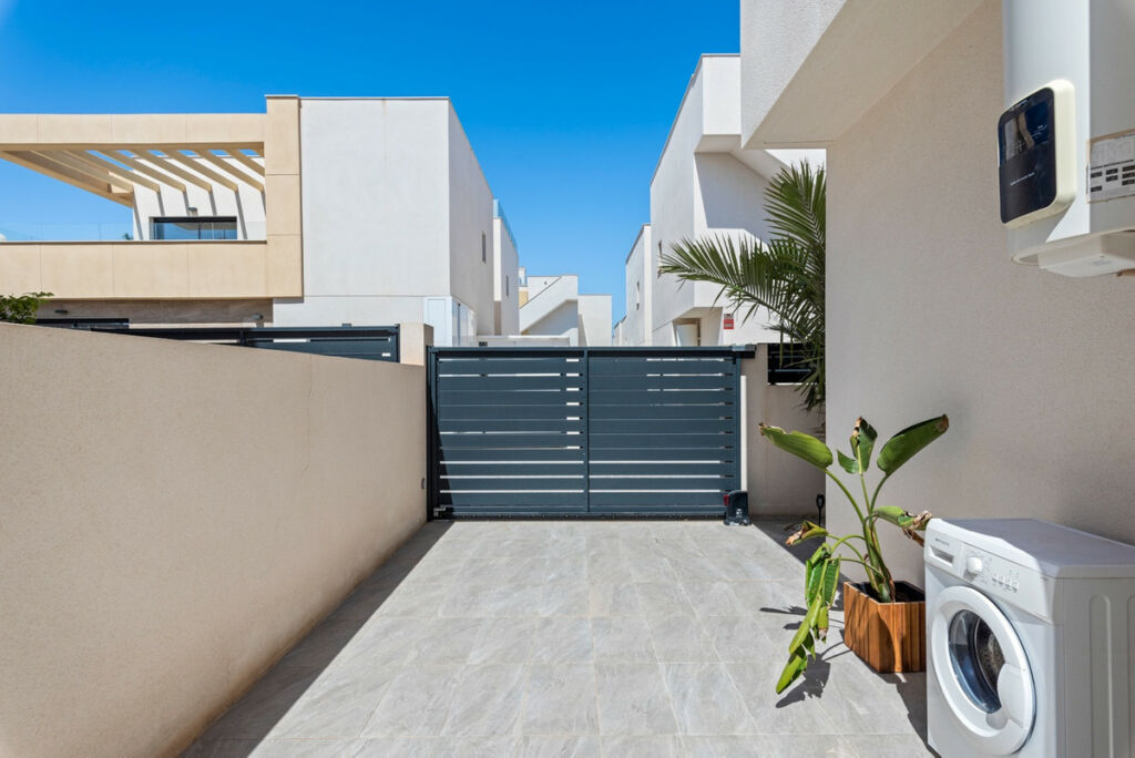 Detached Villa Los Montesinos Alicante - image 40