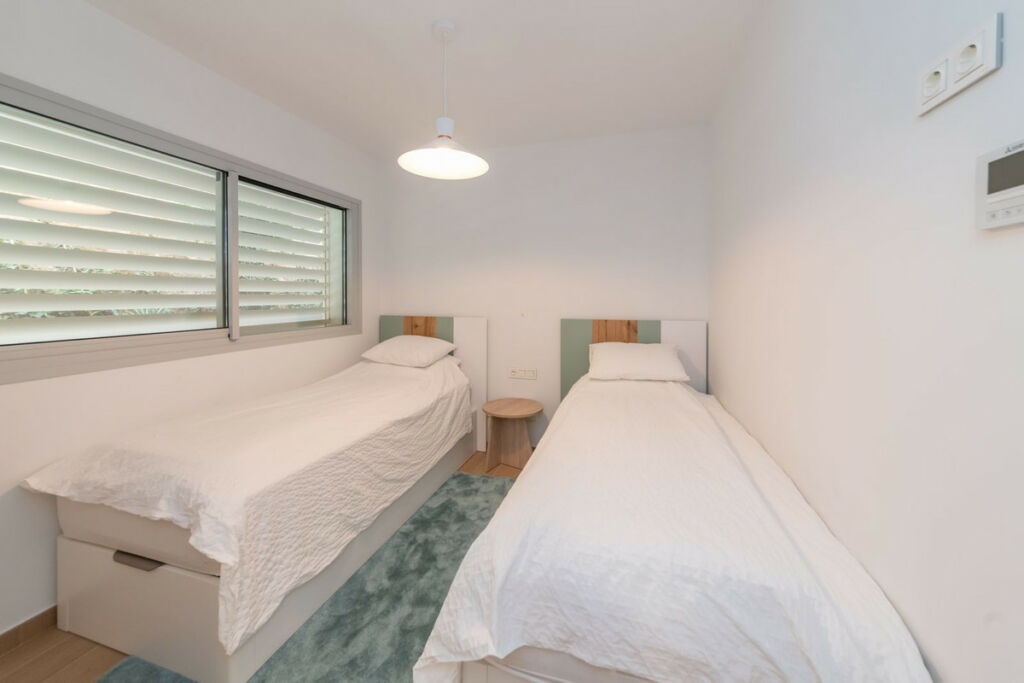 Middle Floor Apartment Carvajal Málaga - image 41