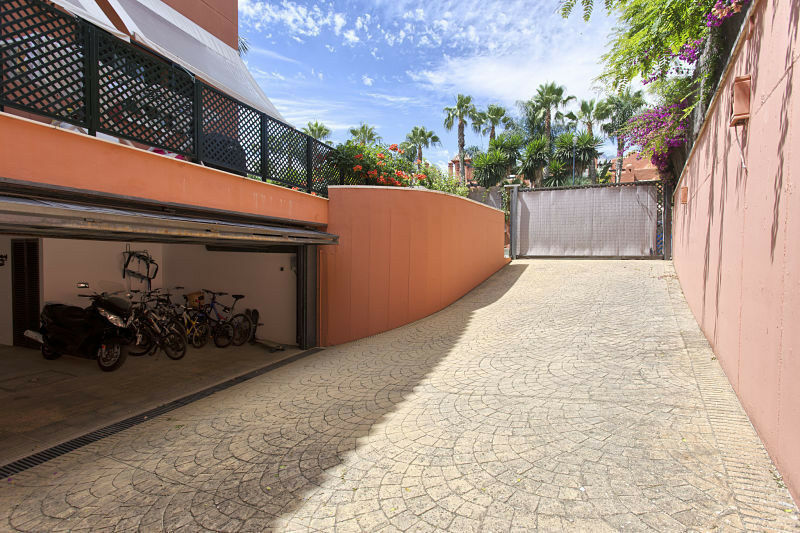 Detached Villa Nagüeles Málaga - image 41