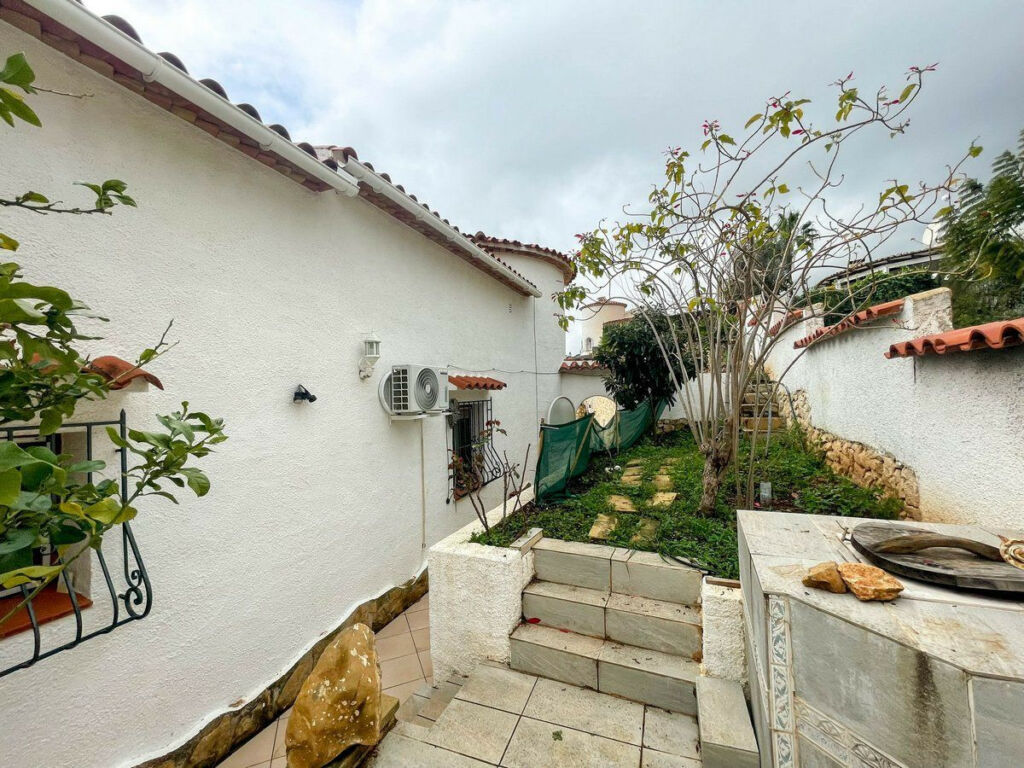 Detached Villa Montemar Alicante - image 43