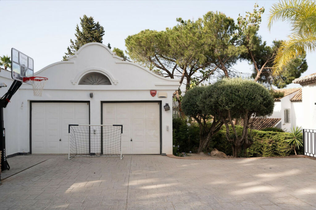 Detached Villa Nueva Andalucía Málaga - image 44
