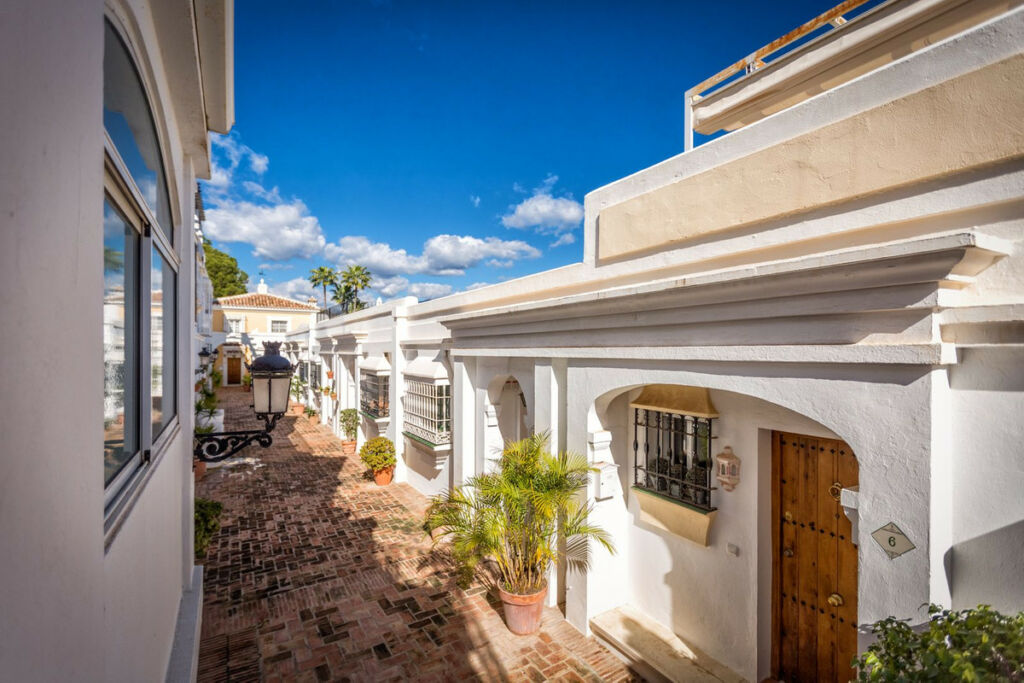 Townhouse Aloha Málaga - image 45