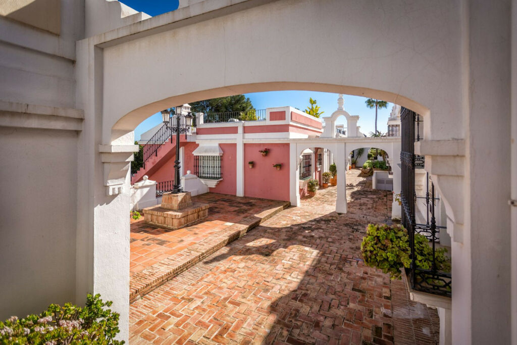 Townhouse Aloha Málaga - image 46
