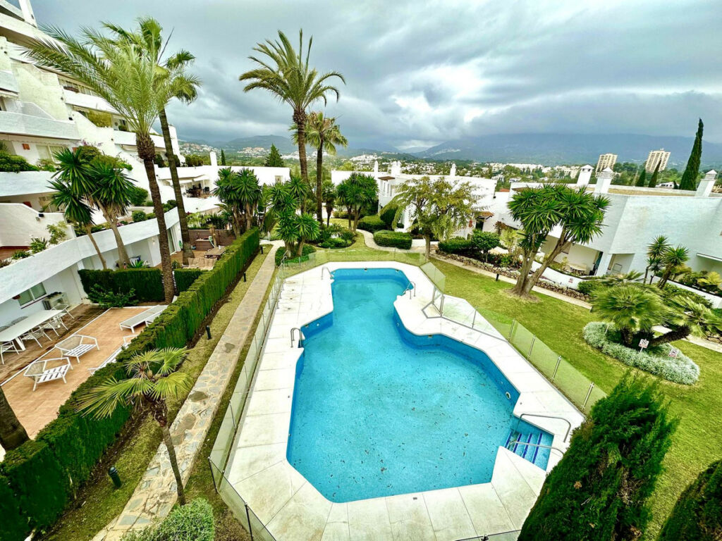 Penthouse Nueva Andalucía Málaga - image 2
