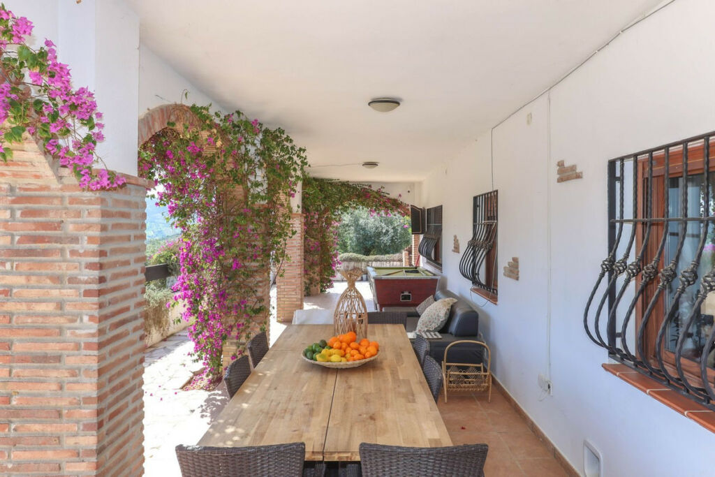 Detached Villa Alozaina Málaga - image 6