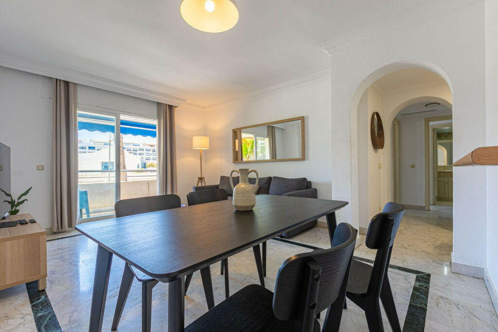 Middle Floor Apartment Puerto Banús Málaga - image 5