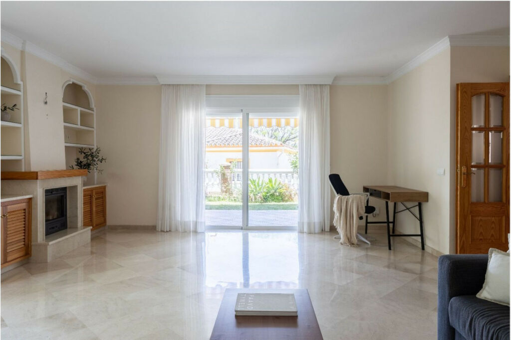 Detached Villa San Pedro de Alcántara Málaga - image 5