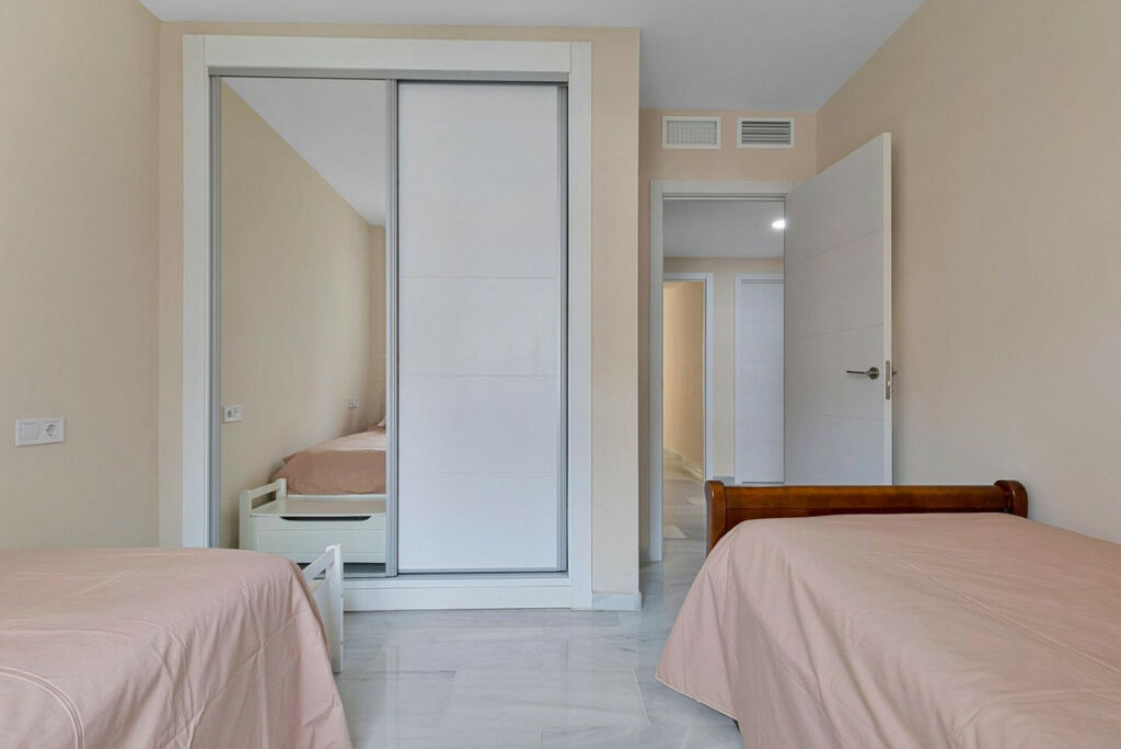 Middle Floor Apartment Fuengirola Málaga - image 5