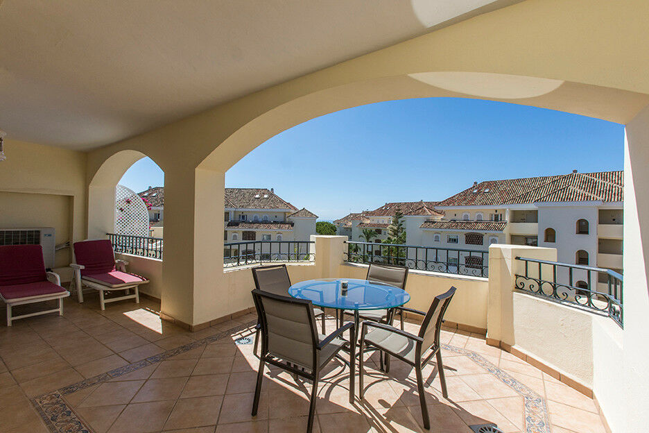 Middle Floor Apartment Elviria Málaga - image 5