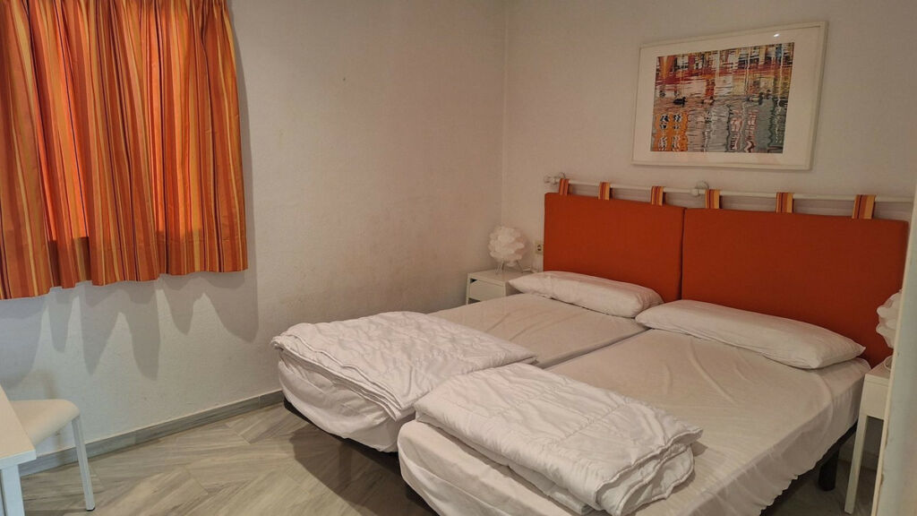 Middle Floor Apartment Elviria Málaga - image 5
