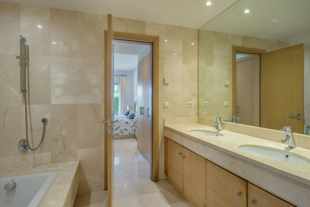 Ground Floor Apartment Estepona Málaga - image 5