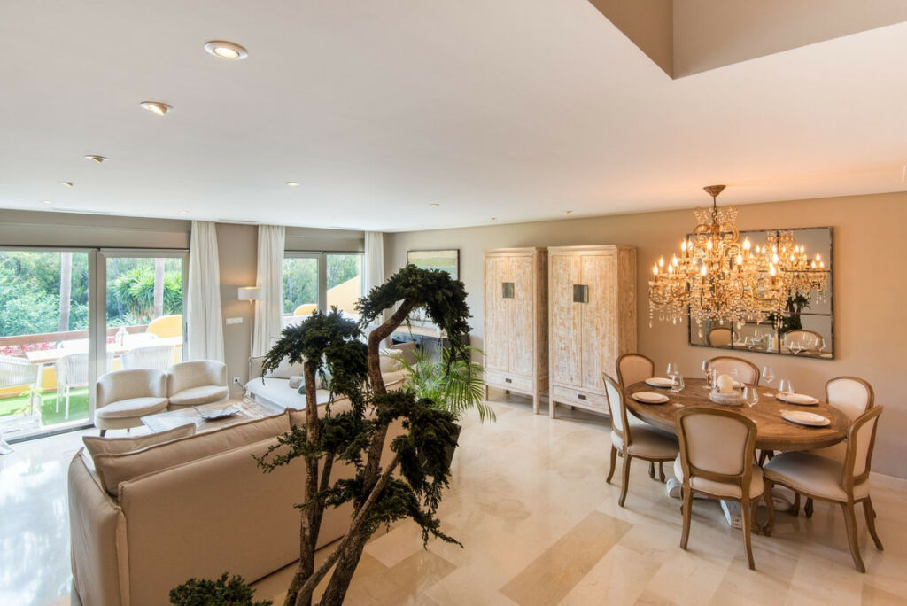 Townhouse Nagüeles Málaga - image 11