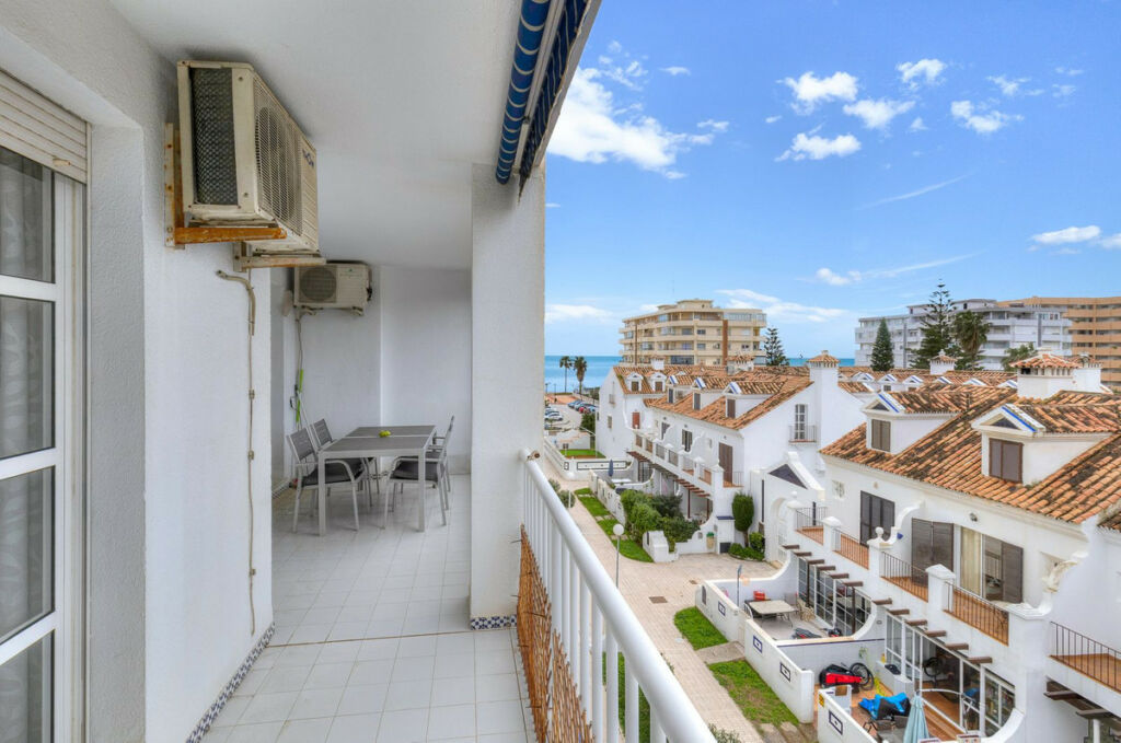 Middle Floor Apartment Fuengirola Málaga - image 5
