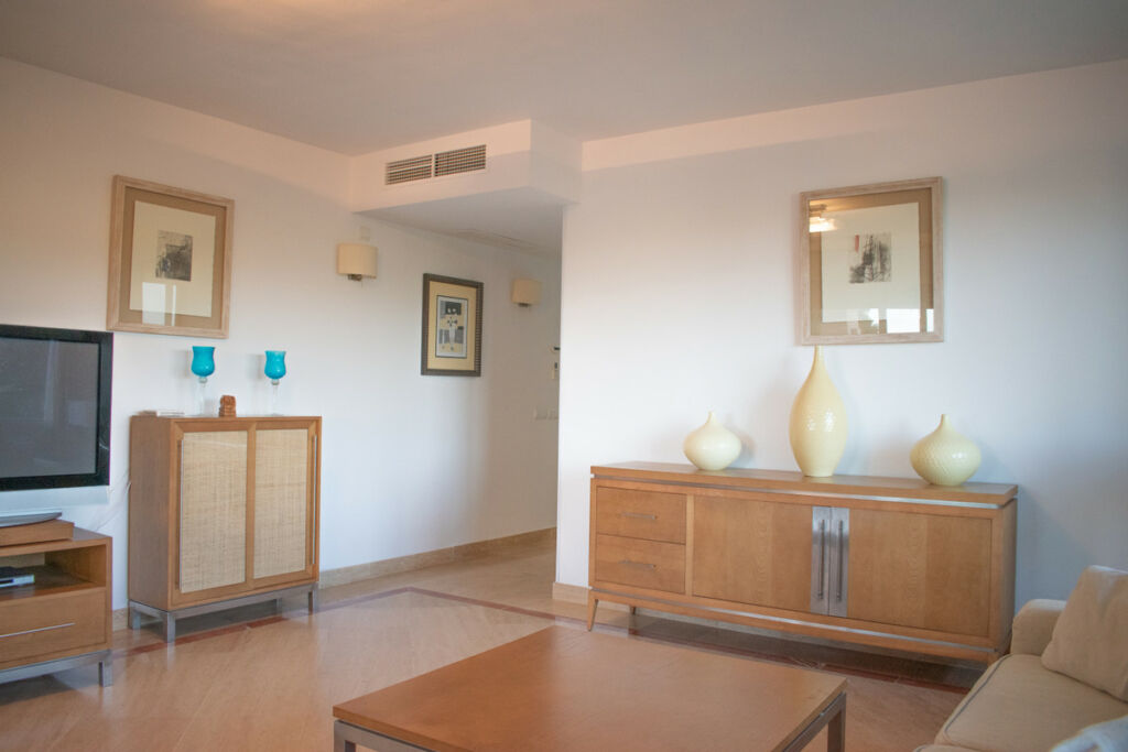 Ground Floor Apartment Río Real Málaga - image 5