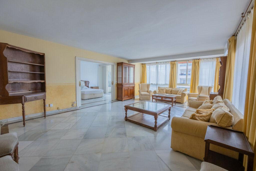 Middle Floor Apartment Marbella Málaga - image 5