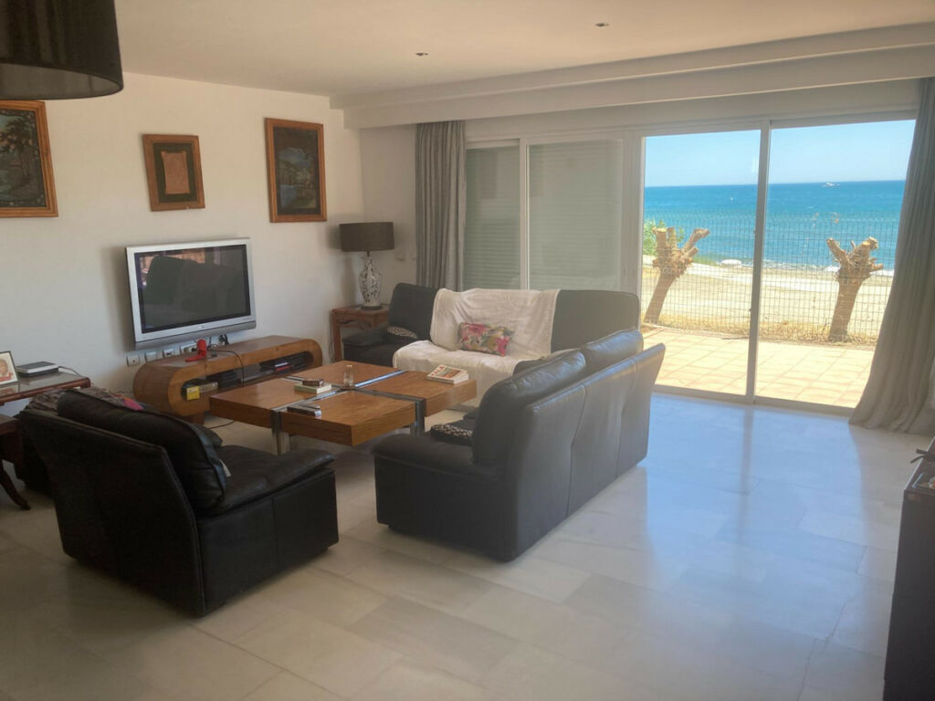 Townhouse Estepona Málaga - image 5