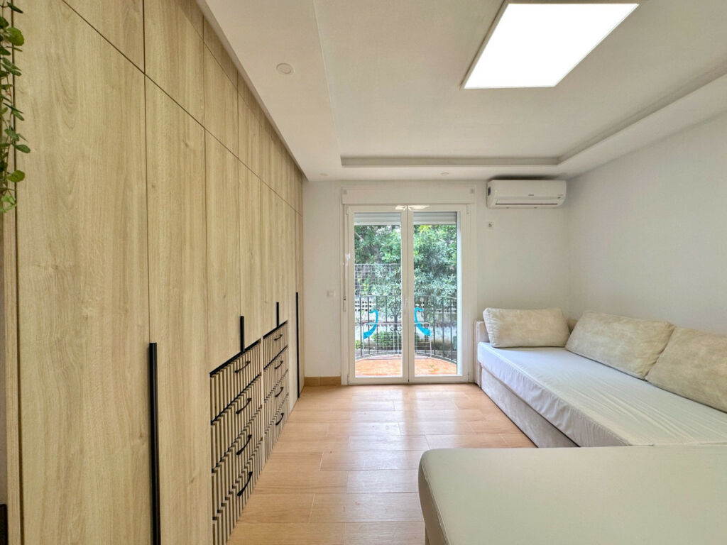 Middle Floor Studio Estepona Málaga - image 5