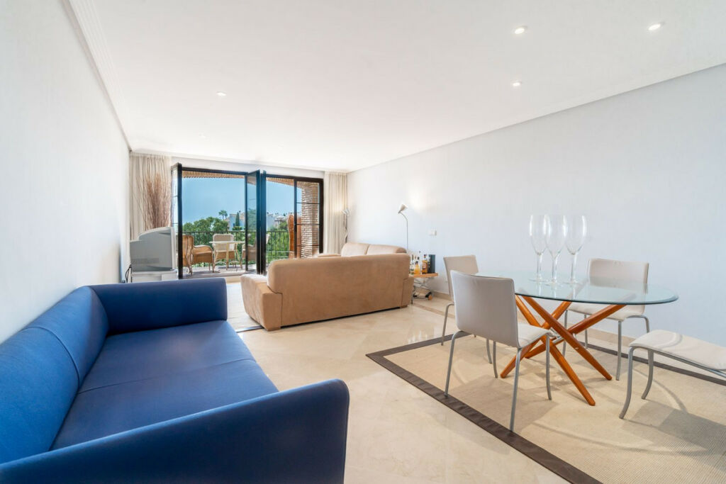 Middle Floor Apartment Los Arqueros Málaga - image 5