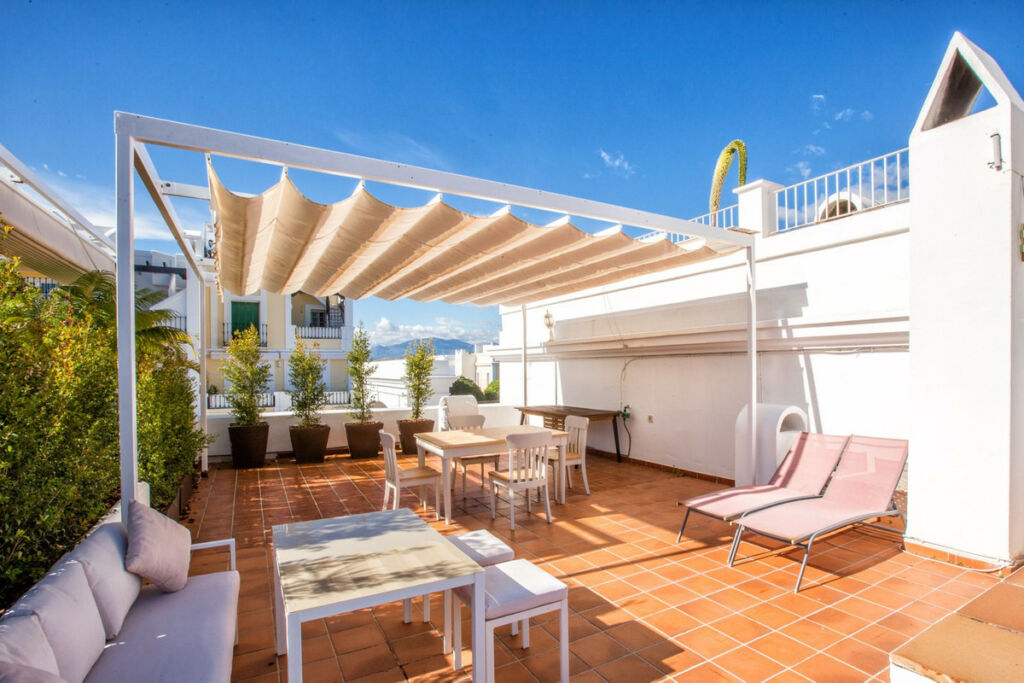 Townhouse Aloha Málaga - image 7