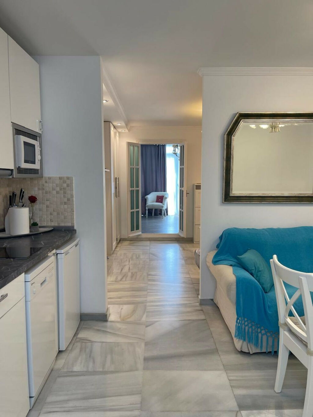 Middle Floor Apartment Puerto Banús Málaga - image 4
